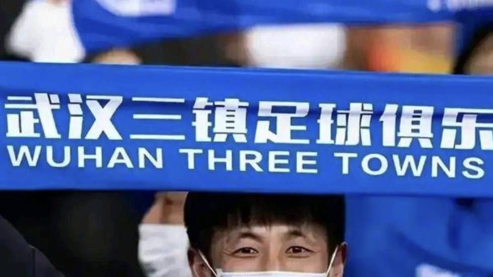 秀英小彩两女共侍小雷